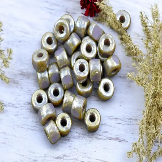 20g 3 Cut Violet Rembrandt 2/0 Matubo Beads {4}