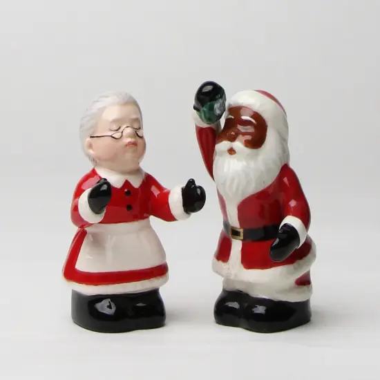 Ceramic Christmas Decor Interracial Santa and Mrs. Claus Salt and Pepper Shakers, Home D&eacute;cor, Gift for Her, Gift for Mom, Kitchen D&eacute;cor kit {4}