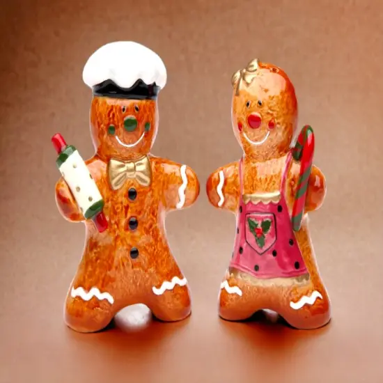 Ceramic Baking Gingerbread Salt & Pepper Shakers, Home D&eacute;cor, Gift for Her, Gift for Mom, Kitchen D&eacute;cor, Bakery D&eacute;cor, Caf&eacute; D&eacute;cor {2}
