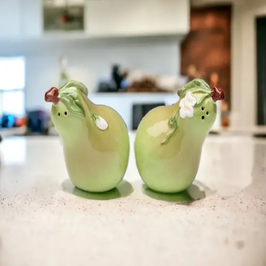 Hand Painted Ceramic Pear Salt & Pepper Shakers, Home D&eacute;cor, Gift for Her, Gift for Mom, Kitchen D&eacute;cor, Farmhouse D&eacute;cor {2}