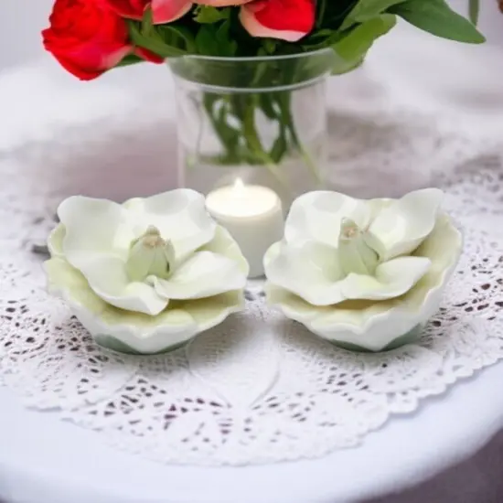 Ceramic Magnolia Flowers Salt & Pepper Shakers, Home D&eacute;cor, Gift for Her, Gift for Mom, Kitchen D&eacute;cor, Wedding Decor {1}