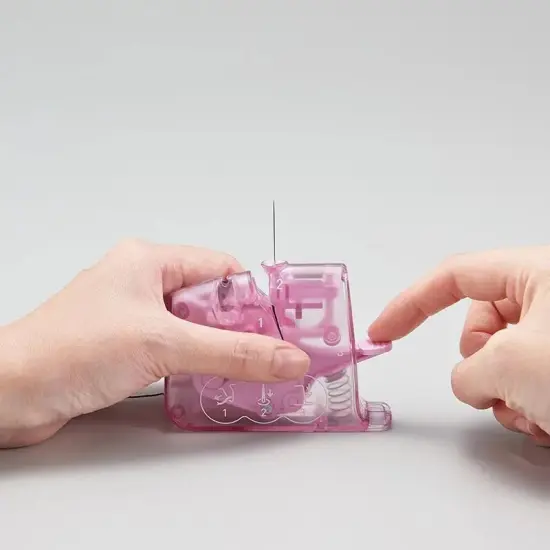 Quick Desk Needle Threader Pink by Clover {3}