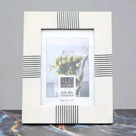Modern White & Black Resin Photo Frame {2}