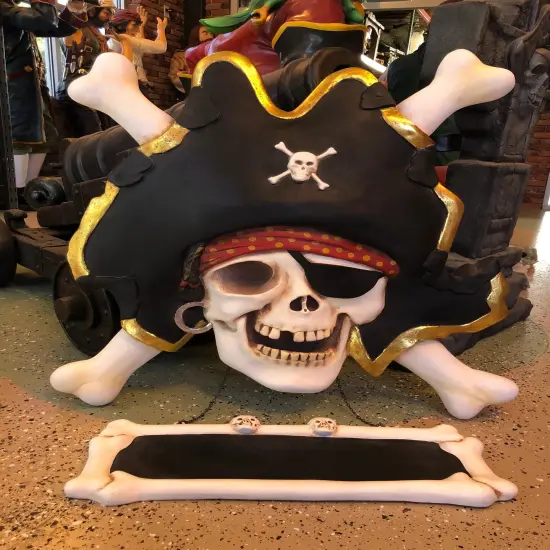Pirate Skull Cross Bone Sign Statue {2}