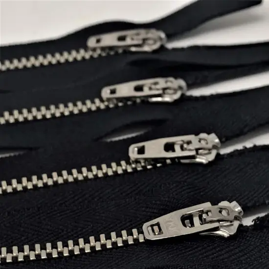 Black Nickel Zipper Closed Bottom 4.5MM {1}