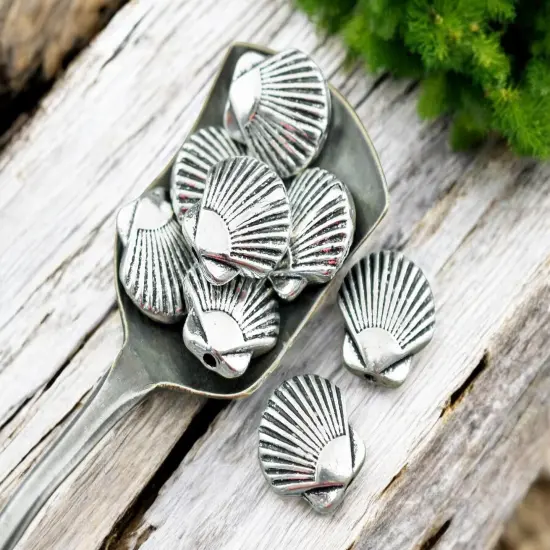 *25* 13mm Antique Silver Shell Beads {1}
