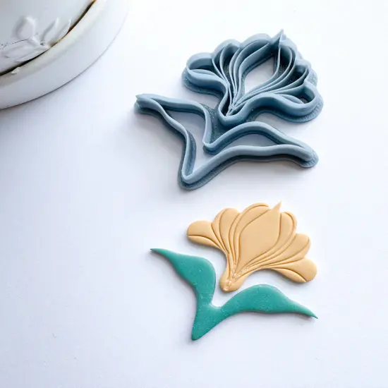 LILY BLOOMING | GARDEN | CLAY CUTTERS {2}