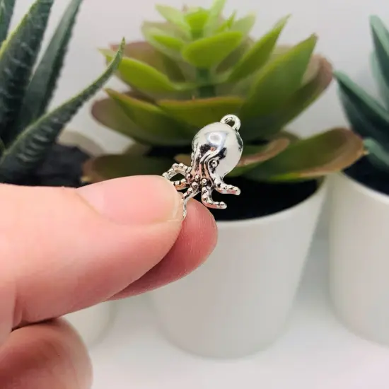 Small Silver Octopus Charms, 15x21mm {4}