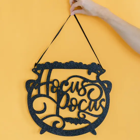 HOCUS POCUS CAULDRON WALL HANGING {2}