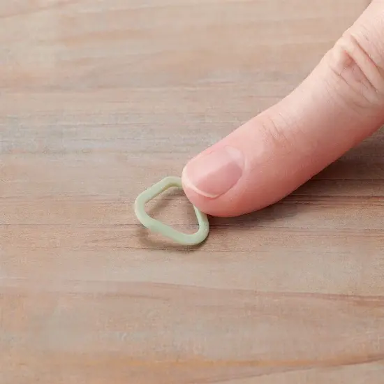 Soft Triangle Stitch Markers-Medium {6}