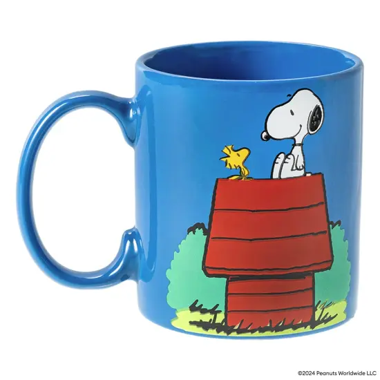 Uncanny Brands Peanuts Single Cup Coffee Maker Gift Set with 2 Mugs {4}