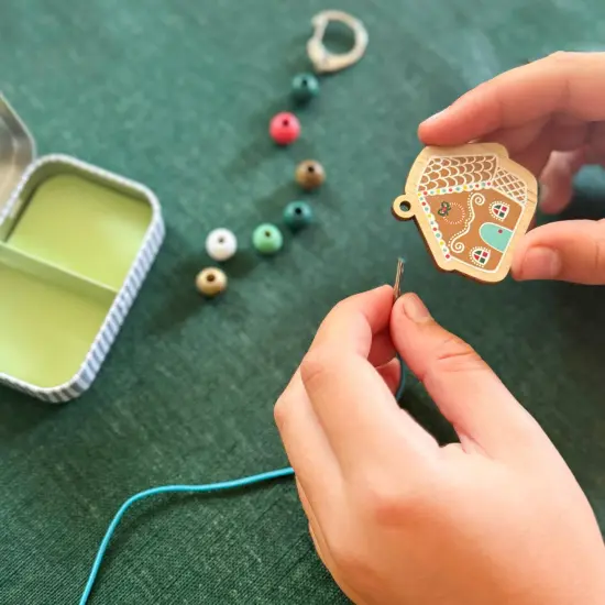 GINGERBREAD HOUSE KEYRING GIFT KIT {2}