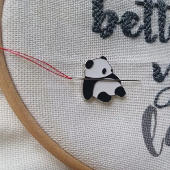 Panda Magnetic Needle Minder F07M10-2 Panda {2}