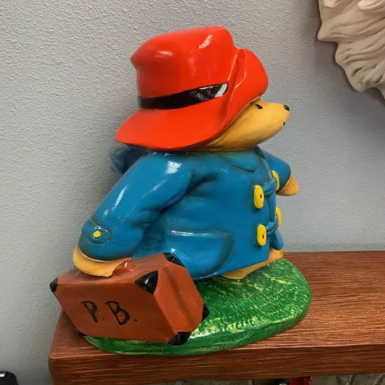 Travelling Bear Statue {2}