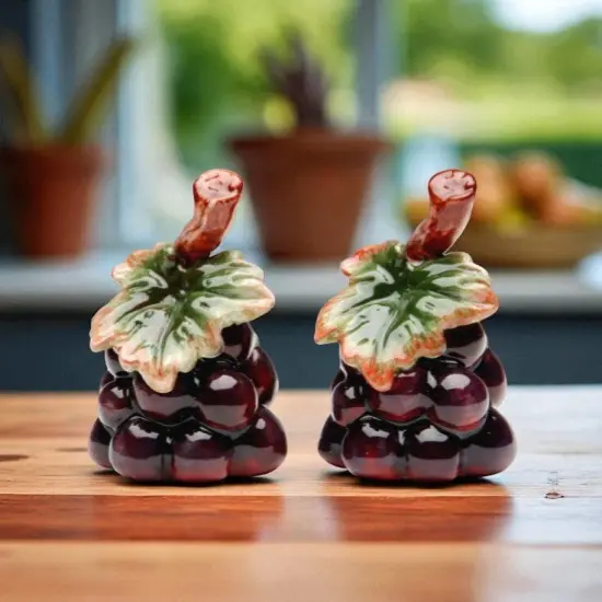 Ceramic Grape Salt and Pepper Shakers, Home D&eacute;cor, Gift for Her, Gift for Mom, Kitchen D&eacute;cor, Dining Table D&eacute;cor {2}