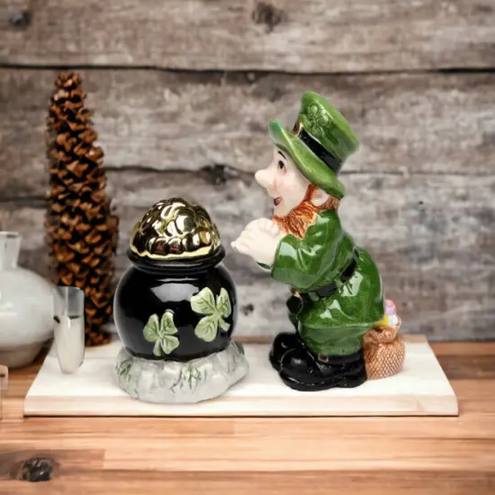 Ceramic Pot of Gold with Leprechaun Salt and Pepper Shakers, Gift for Her or Mom, Kitchen D&eacute;cor, Irish Saint Patrick&rsquo;s Day D&eacute;cor {3}