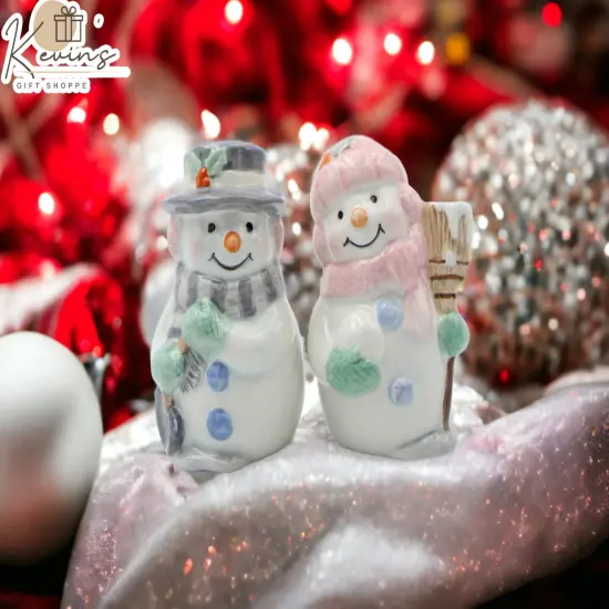 Ceramic Frosty the Snowman Christmas Decor Ceramic Salt and Pepper Shakers, Home D&eacute;cor, Gift for Her, Gift for Mom, Kitchen D&eacute;cor {1}