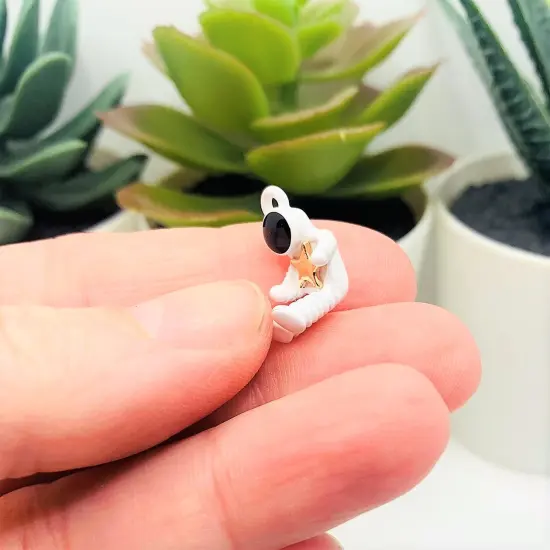 Sitting Astronaut Charms, 10x17mm {3}
