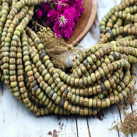 5/0 Aged Ghost Jade Striped Picasso Mix Seed Beads (20" Strand) {4}