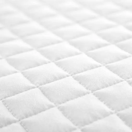 Polyester Microfiber Lightweight Quilt Set 3 Piece with Shams {3}