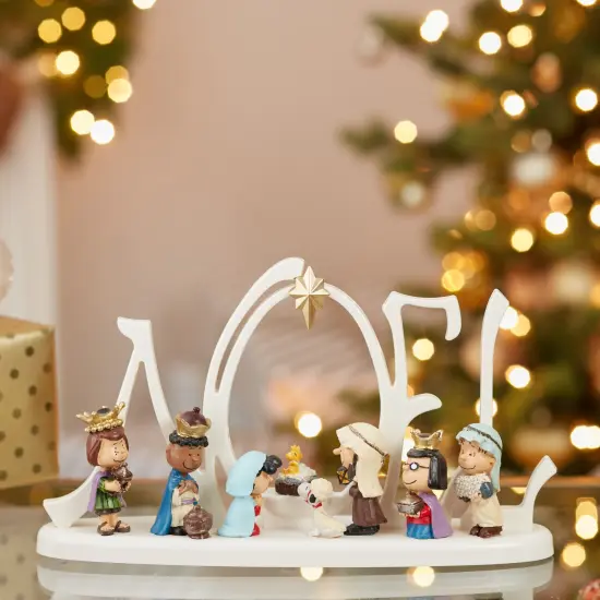 10" Peanuts&copy; Battery-Operated LED Lighted Nativity Scene {1}