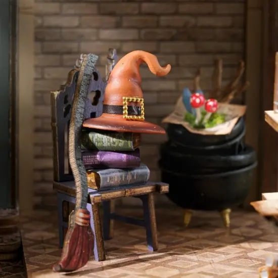 Miniature Wizardi Roombox Kit - Dollhouse Kit Clock {4}