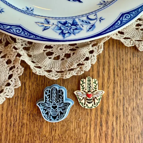 BUMBLE BEE HAMSA HAND | SPRING | CLAY CUTTER {1}