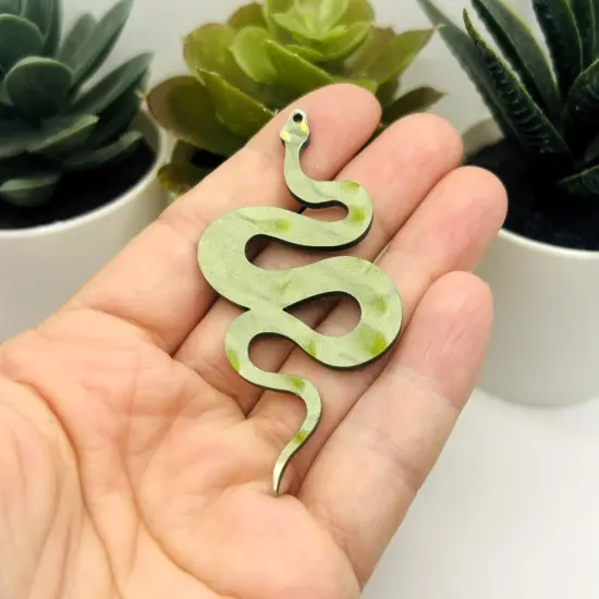 1, 4 or 20 Pcs Green Acrylic Snake Pendant {3}