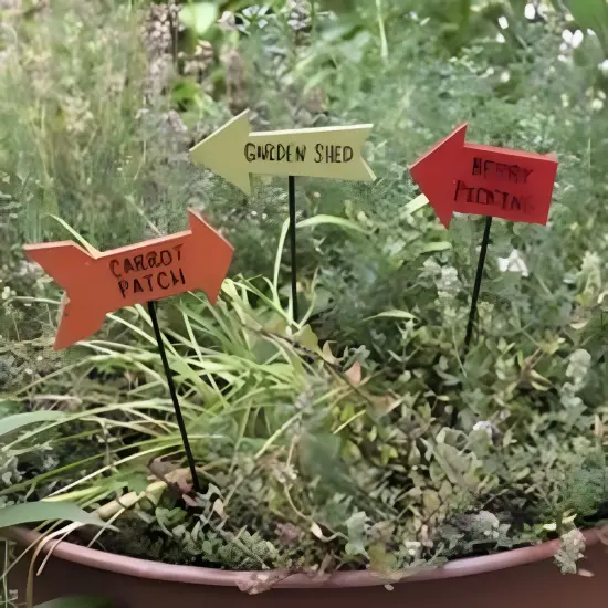 Wood Garden Arrow Plant Pokes with Distressed Finish 3 Asstd. {2}