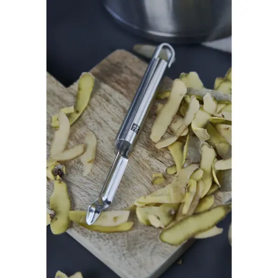 ZWILLING Pro Swivel Peeler {7}