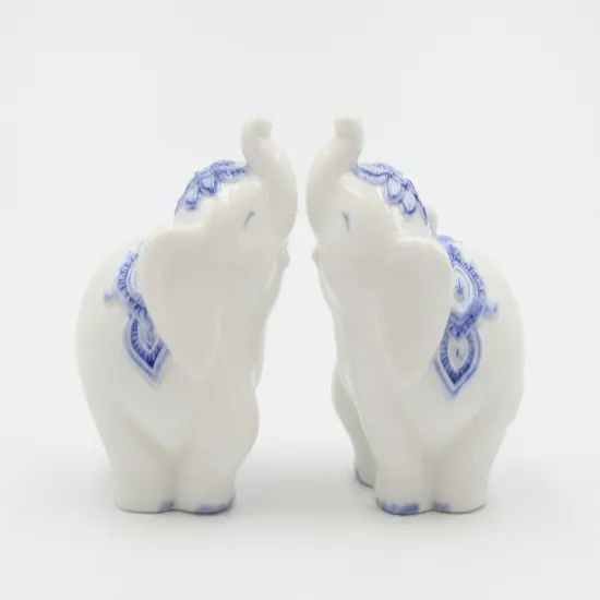 Ceramic Blue Print Elephant Salt and Pepper Shakers, Home D&eacute;cor, Gift for Her, Gift for Mom, Kitchen D&eacute;cor {2}