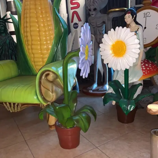 Small Purple Daisy In Pot Flower Statue {6}