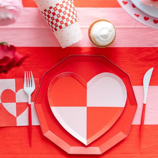 CHECK MATE HEART SHAPED PLATES {4}