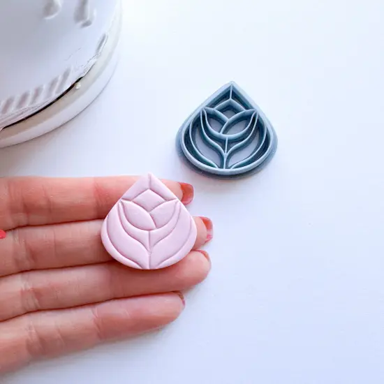 TULIP TEARDROP GLASS | GARDEN | CLAY CUTTER {3}