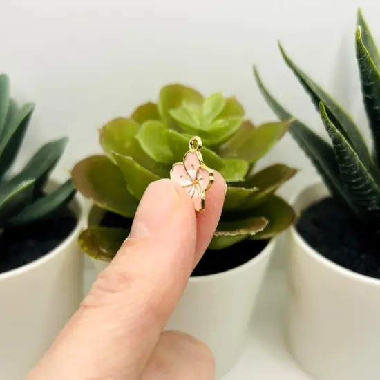 1, 4, 20 or 50 Pieces: Light Pink and White Flower Charms {4}