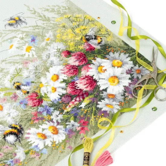 Daisies and Clover 510-225 Counted Cross-Stitch Kit {6}