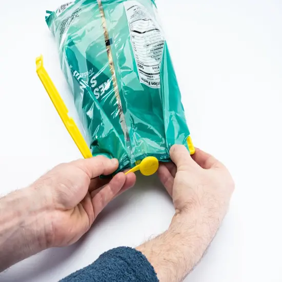 Keeps it Fresh&trade; - Air Removing Bag Clip {4}