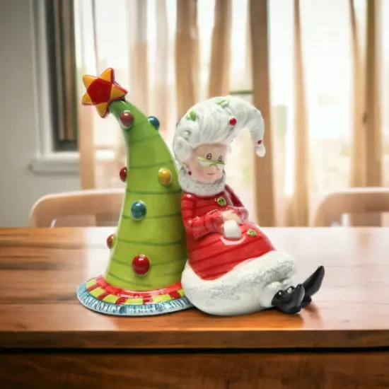 Ceramic Christmas Decor Mrs. Claus Waiting For Santa Salt & Pepper Shakers, Home D&eacute;cor, Gift for Her, Gift for Mom, Kitchen D&eacute;cor {2}