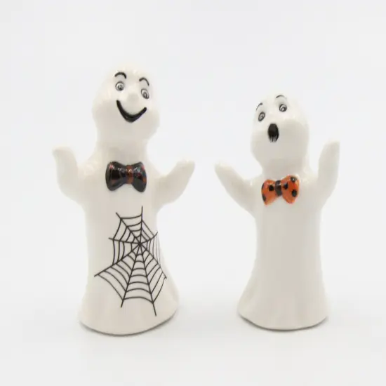 Ceramic Halloween Decor Casper the Ghost Salt And Pepper Shakers, Home D&eacute;cor, Gift for Her, Gift for Mom, Kitchen D&eacute;cor, Fall D&eacute;cor {3}