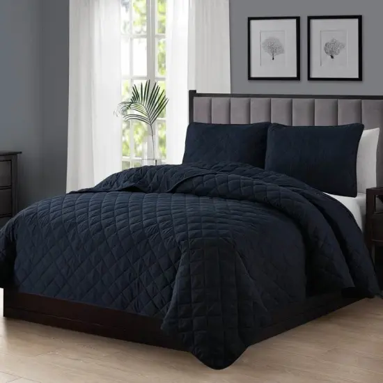 3-Piece Polyester Microfiber Reversible Diamond Quilt Set {7}
