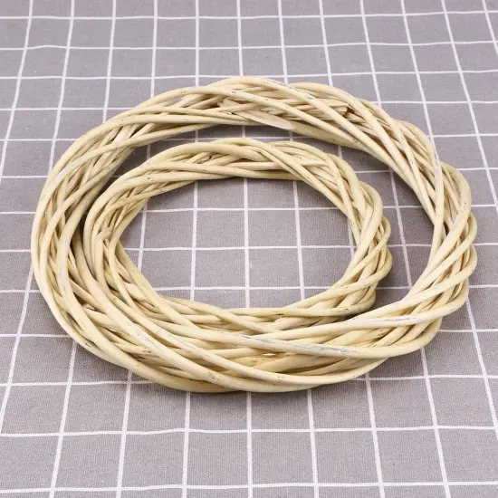 Natural Rattan Grapevine Wreath frame for DIY Crafts and Seasonal Decorations (20cm Diameter) {3}