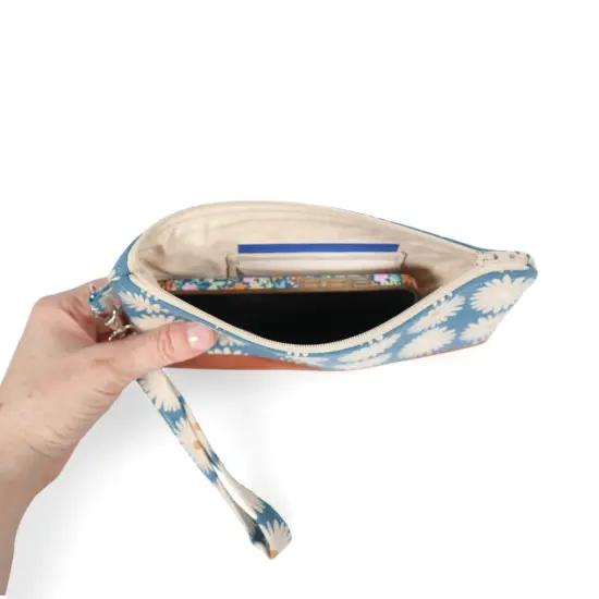 Crosscut Sewing Co.&reg; Wristlet Sewing Kit - Beginner Sewing Project Kit Daisy {4}