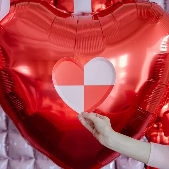 CHECK MATE HEART SHAPED PLATES {6}