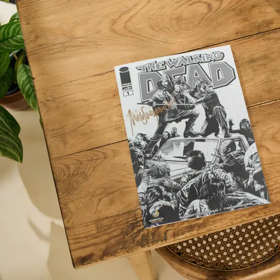 The Walking Dead #1 WW Nashville '13 Exclusive B&W Cover Signed By Mico Suayan {4}