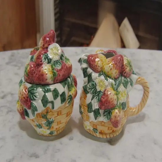 Ceramic Strawberry Sugar and Creamer Set, Kitchen Decor, Tea Set Decor, Gift for Her, Gift for Mom {2}