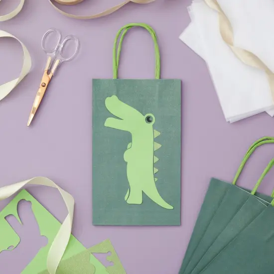 25-Pack Dark Green Gift Bags with Handles, 9 x 5.5 x 3-Inch Paper Goodie Bags for Party Favors and Treats, Birthday Party Supplies {2}