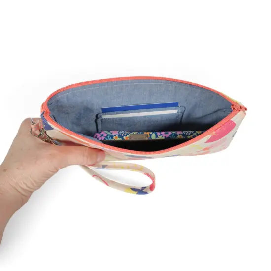 Crosscut Sewing Co.&reg; Wristlet Sewing Kit - Beginner Sewing Project Kit Strawberry {4}