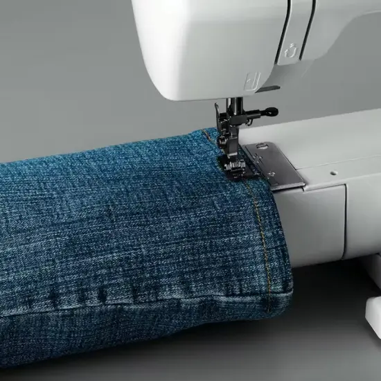 Elna eXplore 320 Mechanical Sewing Machine {3}