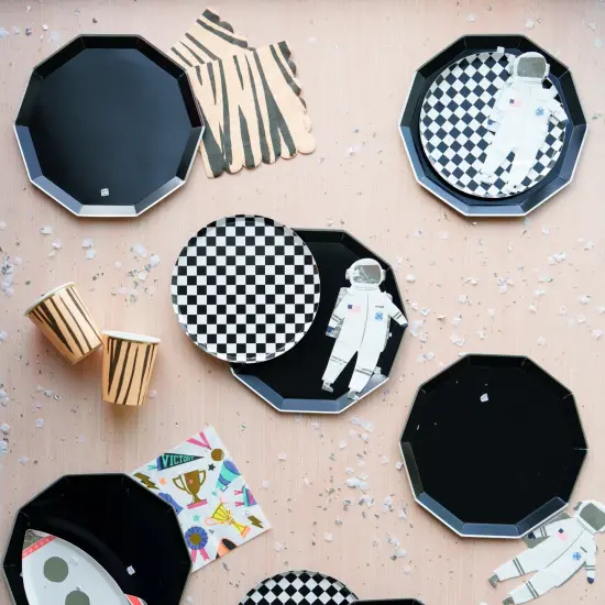 BLACK NOIR SIGNATURE LARGE PLATES {3}