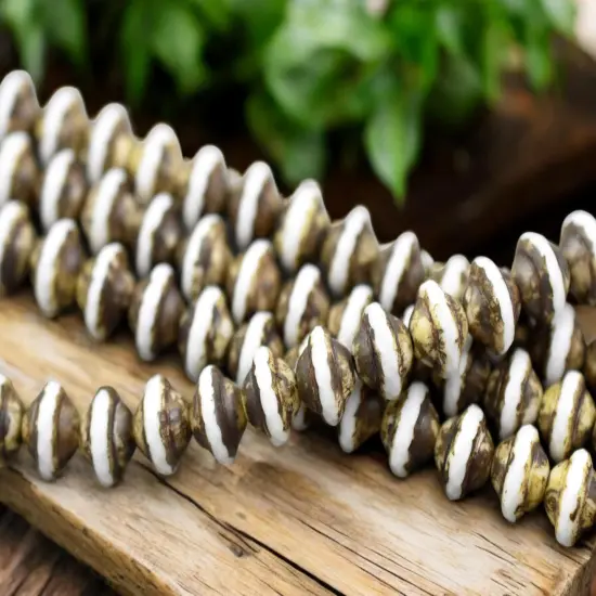 *28* 8x10mm Opaque White Picasso Saturn Beads {1}